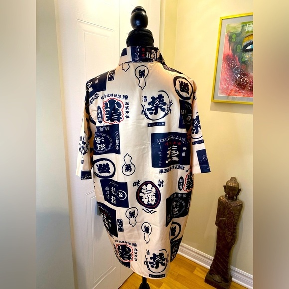 3 brand NWOT, Chinese graphics silky soft short sleeve button  down shirt. 😊 - Picture 3 of 7